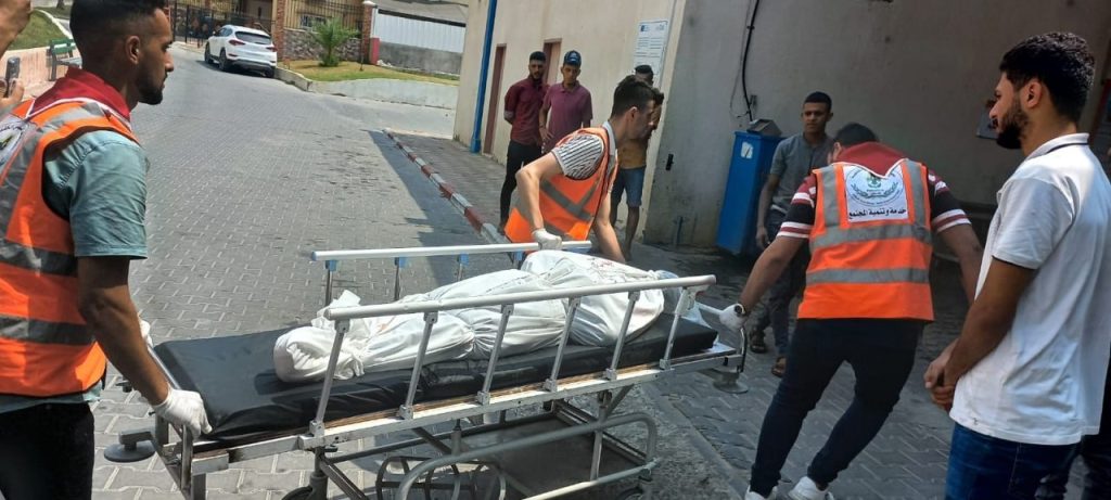 استشهاد شاب بنيران الاحتلال شرقي غزة وسط وقصف واسع