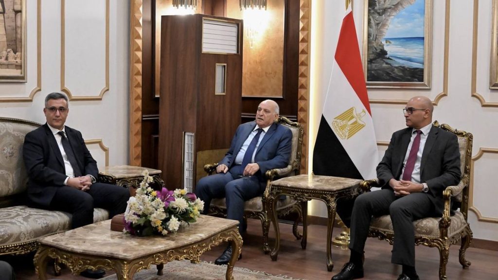 عطاف يحل بالقاهرة للمشاركة في الاجتماع الوزاري الثاني لمنتدى الشراكة الإفريقيةالروسية