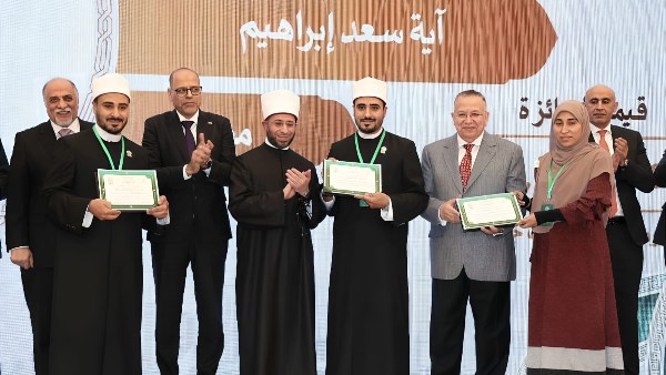 والدتنا رافقت مسيرتنا ونهدي الإنجاز لروح والدنا