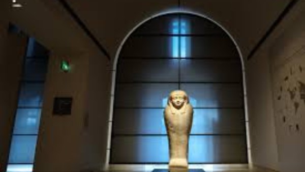 غرق متحف اللوفر وتلف 400 كتاب نادر