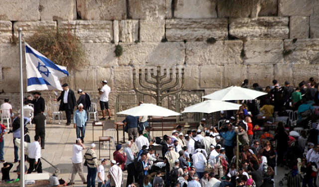 ثاني أيام “الحانوكا”: نتنياهو يقتحم البراق والمستوطنون يدنسون الأقصى