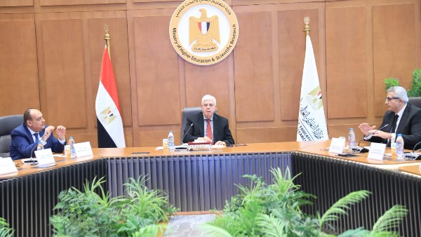 الرئيس السيسي يولي اهتمامًا بالبعثات لتعزيز البحث العلمي