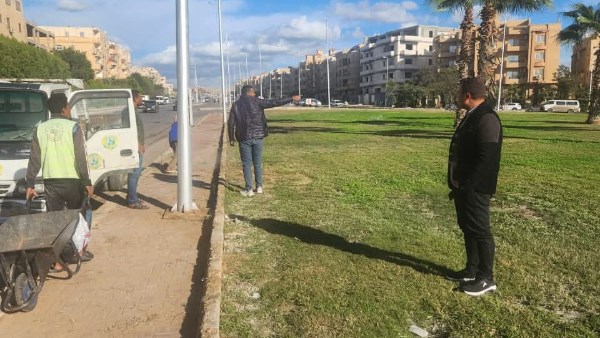 تكثيف المعدات والسيارات المكنسية.. متابعة ميدانية لأعمال النظافة اليومية بأحياء الشيخ زايد|صور