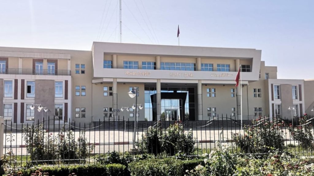 بعد تجريدهم من عضوياتهم.. قرار عزل رئيسة جماعة وعضوين جماعيين على طاولة عامل ميدلت