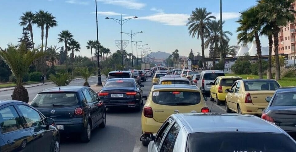 مراكش تختنق مروريا.. مطالب بفتح محاور جديدة تفاديا لـ”سكتة مرورية” في التظاهرات العالمية