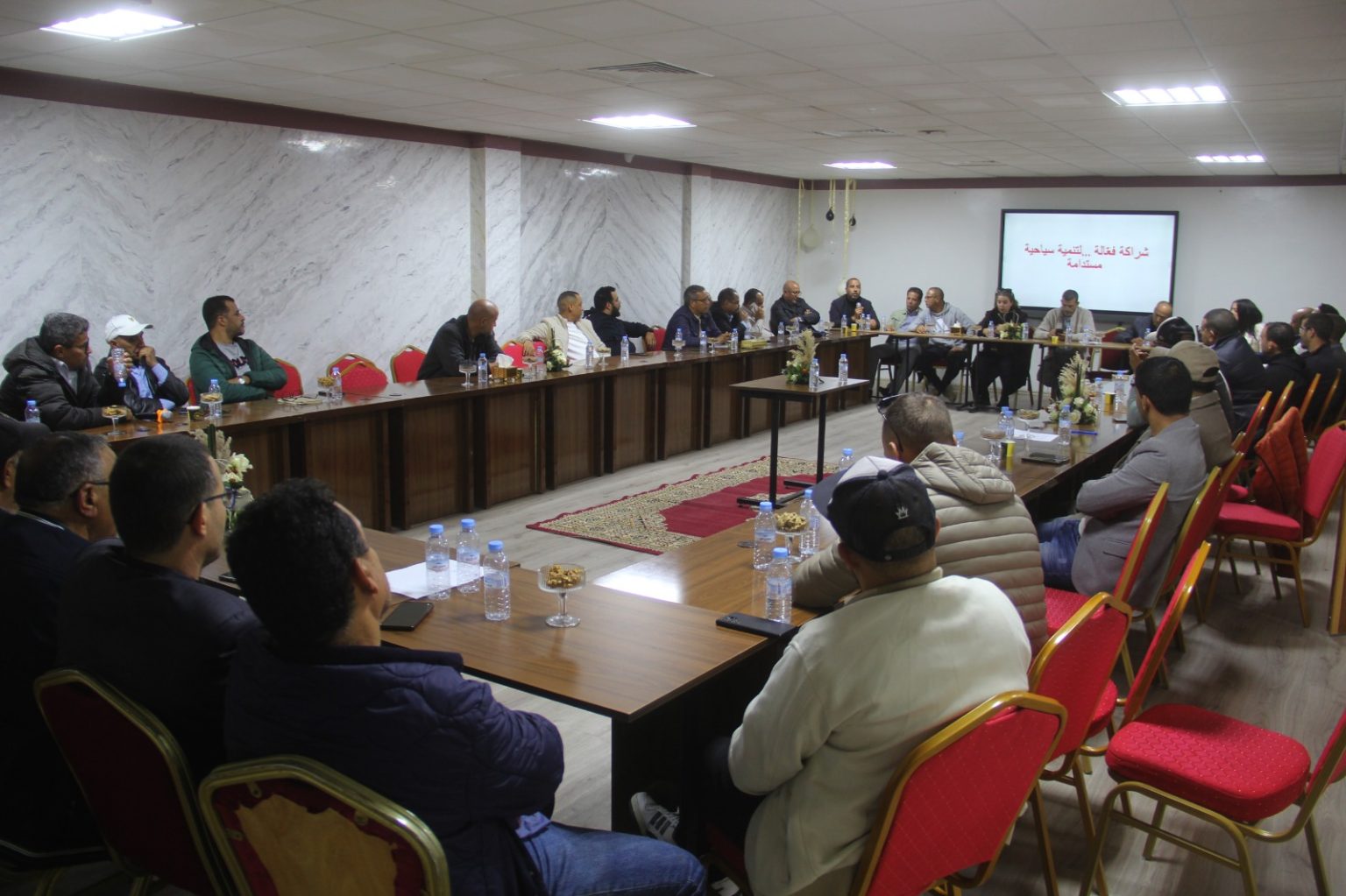 فوضى الأسعار وتضارب الواقع مع أرقام وزارة عمور تحاصر قطاع النقل السياحي