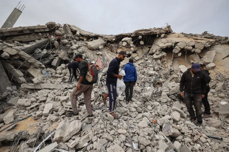 58 يوما من الهدنة.. إسرائيل تواصل قصف المدنيين وتجويع الأطفال في غزة