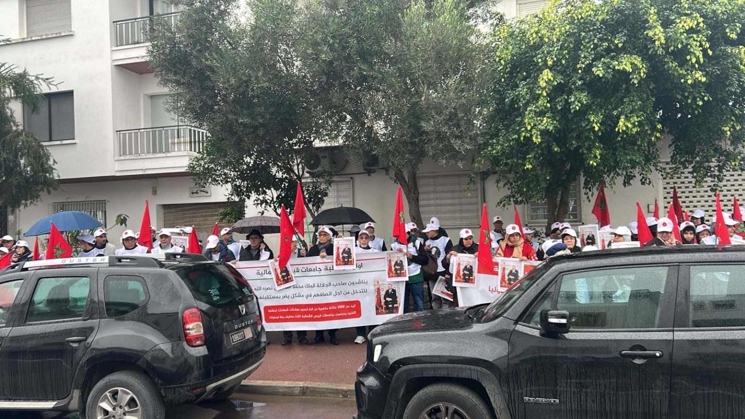 بعد تجميد معادلة شواهدهم.. طلبة قبرص الشمالية وآباؤهم يحتجون أمام وزارة التعليم العالي