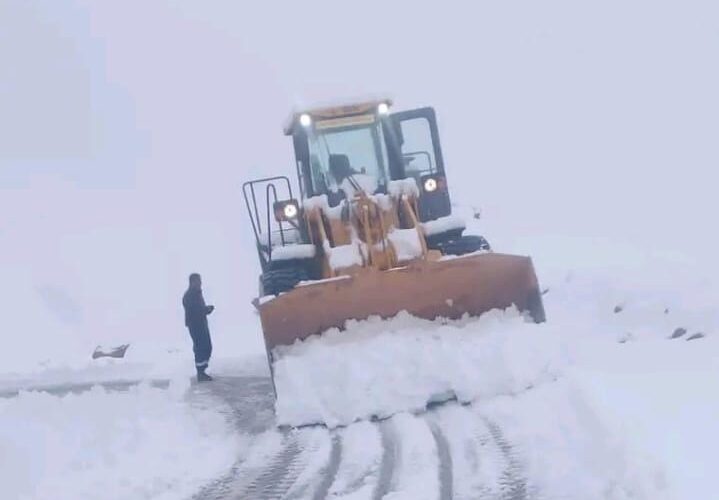 تعليق الدراسة بعدد من المؤسسات التعليمية بورزازات بسبب الثلوج وصعوبة الولوج