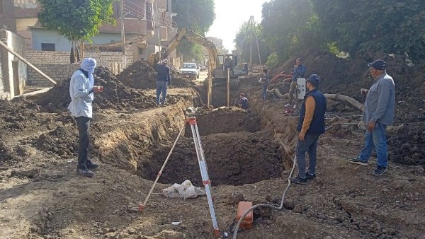 محافظ سوهاج يتابع تنفيذ عدد من المشروعات الخدمية والتنموية بمركز جهينة