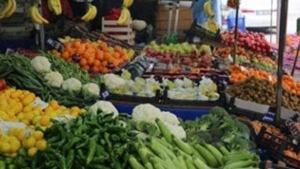 استقرار نسبي في أسعار الخضروات والفاكهة بسوق العبور اليوم
