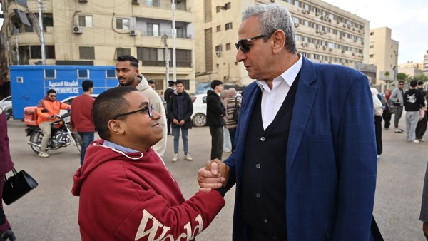 محافظ الغربية يتدخل ميدانيًا في ساعة الذروة ويُنهي تكدس المواطنين بطنطا بتكثيف فوري لسيارات الأجرة محافظ الغربية يتدخل ميدانيًا في ساعة الذروة ويُنهي تكدس المواطنين بطنطا بتكثيف فوري لسيارات الأجرة