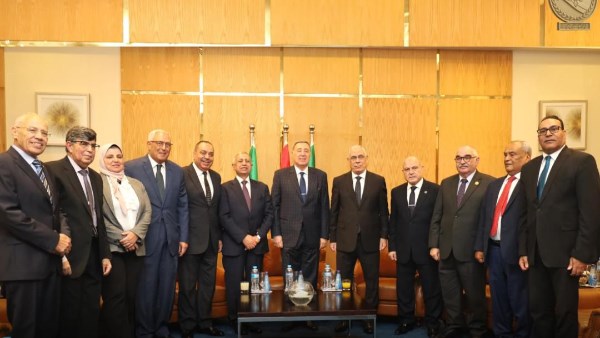 رئيس النيابة الإدارية يشهد اجتماع المجلس الاستشاري لكلية القانون بالأكاديمية العربية للعلوم