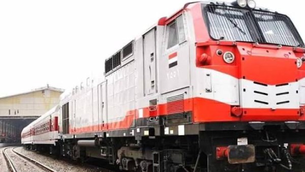 مصرع موظف أسفل عجلات قطار في قرية السمطا بقنا