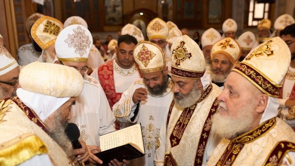 رسامة قمصان جديدان بإيبارشية بورسعيد في عيد 