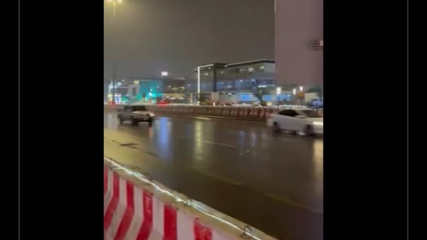 السعودية ترفع الإنذار الأحمر .. أمطار وصواعق رعدية وضباب تضرب الرياض