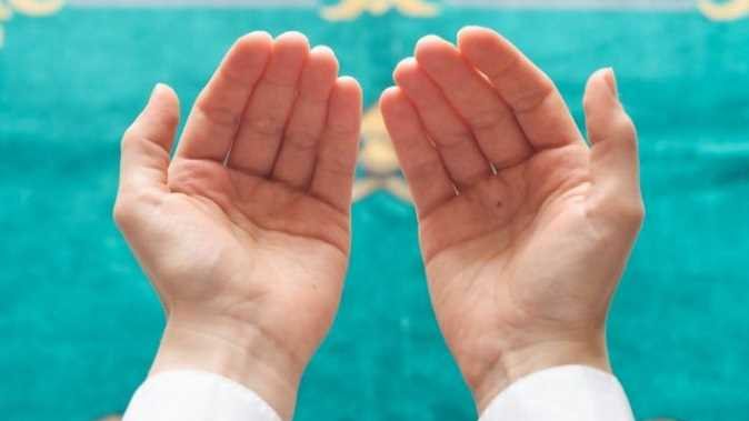 هل آخر ساعة قبل المغرب وقت استجابة الدعاء يوم الجمعة فقط.. وفاتتك؟