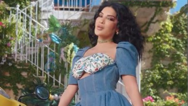 دينا حايك تشوق جمهورها لكليب ” برواز كبير” للمخرجة بتول عرفة