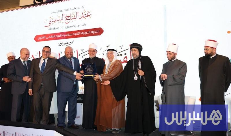 مفتي مصر يكرم الباحث محمد بشاري