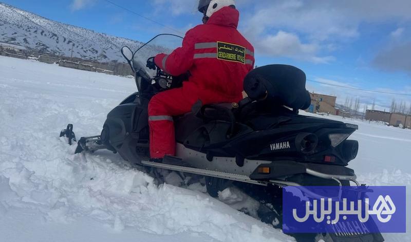 دراجات ثلجية لإغاثة عالقين بالجبال