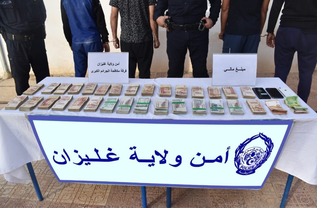 الأمن يطيح بشبكتين مختصتين في السطو على المنازل وتزوير العملة الوطنية