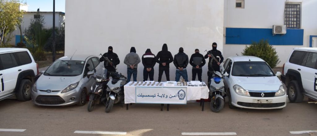 تيسمسيلت.. تفكيك شبكة لترويج المخدرات وحجز أزيد من 3 كلغ من الكيف المعالج