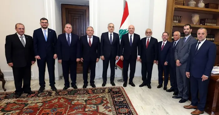 الرئيس اللبناني: نكثف المفاوضات لتهدئة الوضع في الجنوب