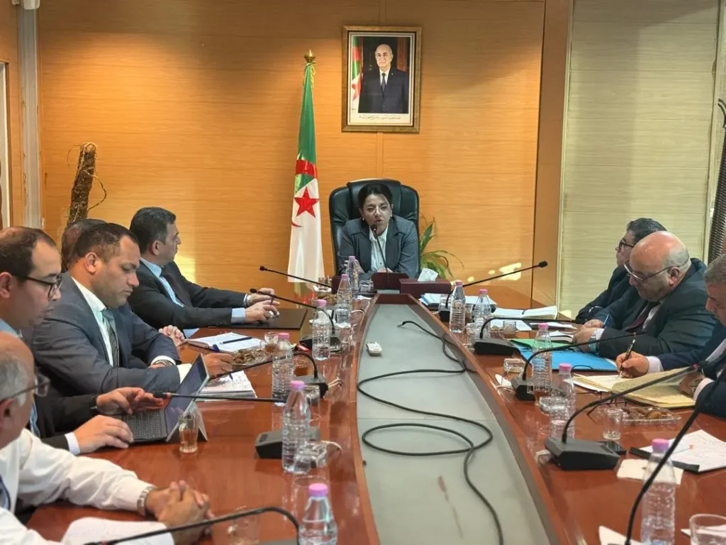 وزيرة التجارة الداخلية تعقد لقاء تنسيقيا مع جمعيات حماية المستهلك