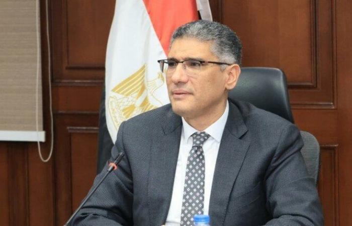 محافظ الجيزة يبحث الفرص الاستثمارية بمركز الواحات البحرية