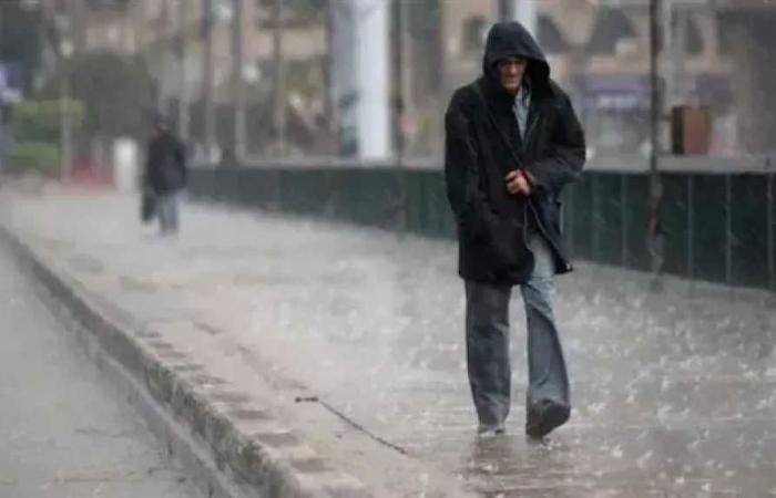 تكاثر السحب الممطرة والسيول تضرب هذه المناطق