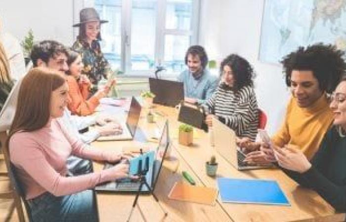 اعرف حقوقك.. لا يجوز تشغيل العامل أكثر من 8 ساعات في اليوم