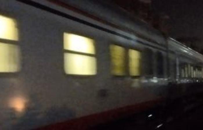 فتح الحركة على السكة الحديد بموقع سقوط حاويات من قطار بضائع بطوخ