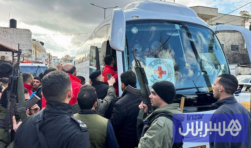 إسرائيل تفرج عن 12 أسيرا فلسطينيا