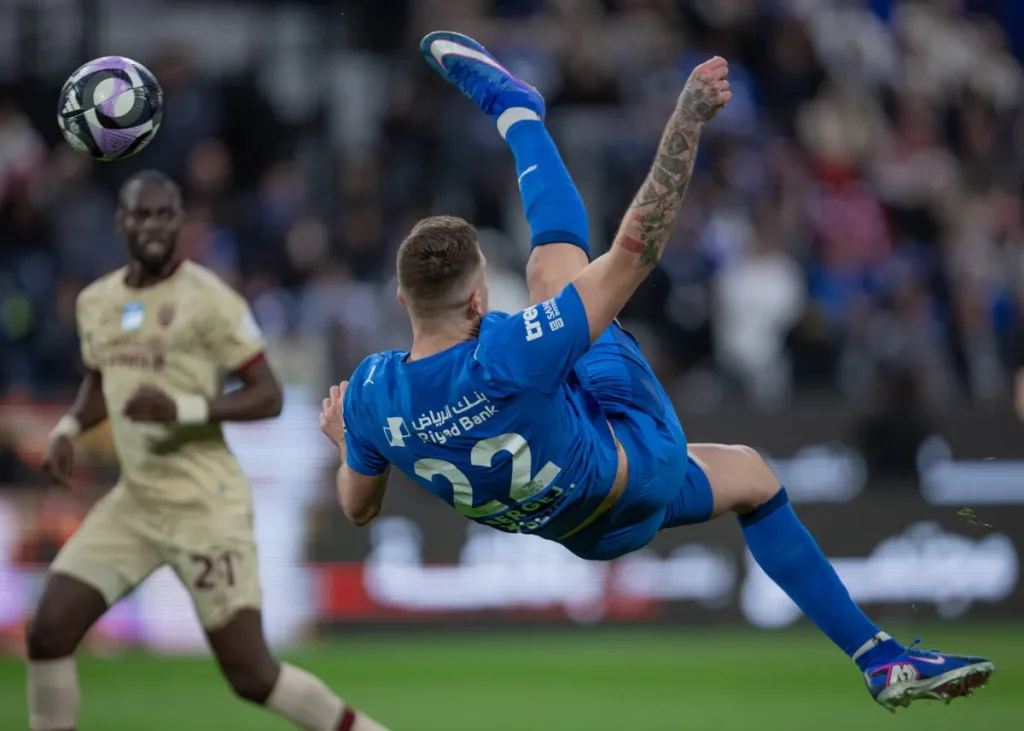 هلال «الصدارة» يعاقب جرأة الفيحاء برباعية