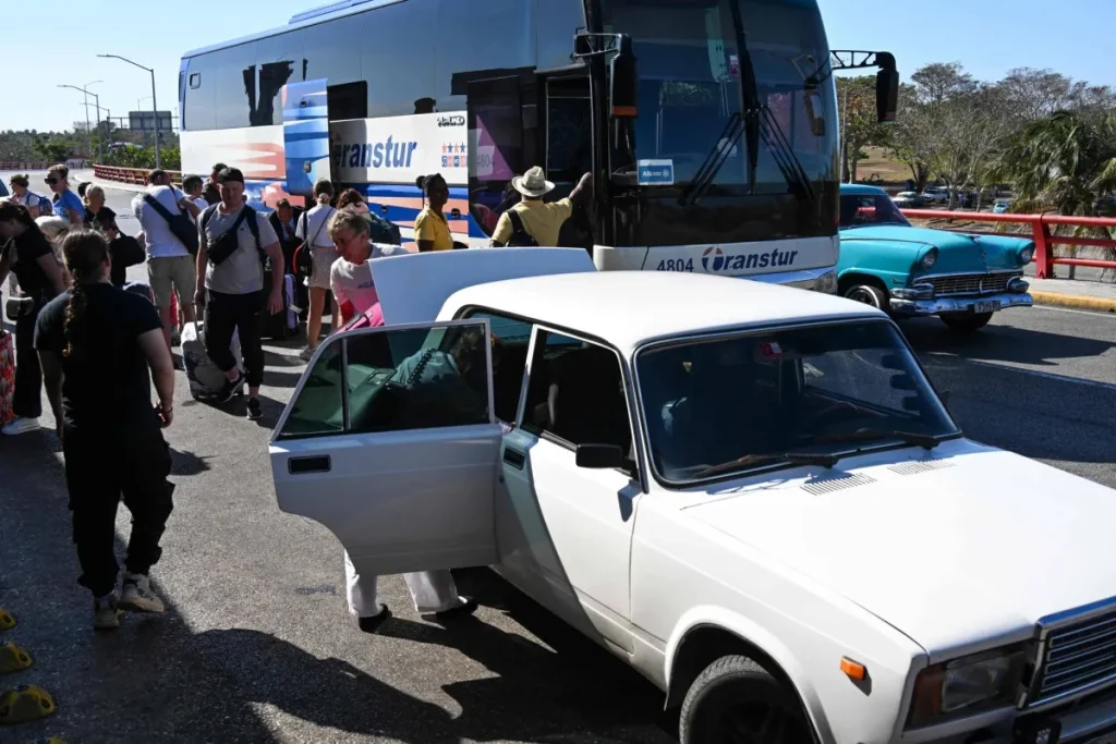 واشنطن تُحكم قبضتها على مصادر كوبا من العملات الصعبة