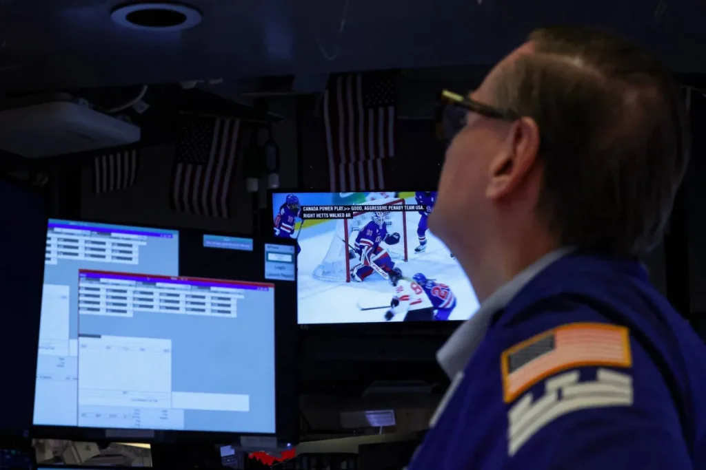 صناديق الأسهم العالمية تسجل أقوى تدفقات أسبوعية في شهر ونصف الشهر