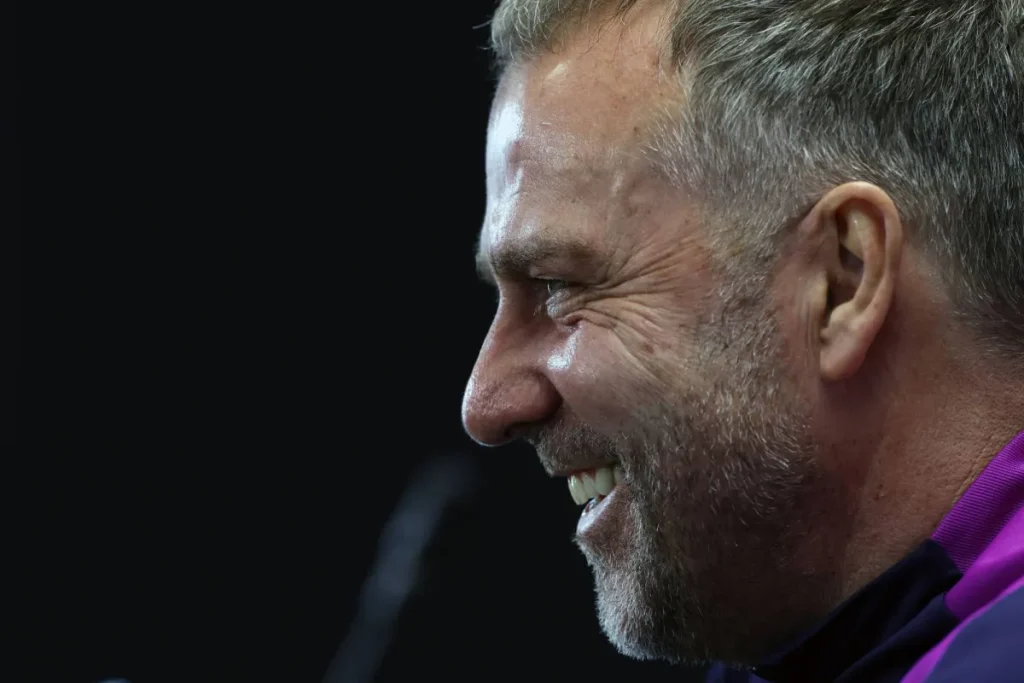 فليك يرحّب بعودة بيدري وراشفورد لتدريبات برشلونة