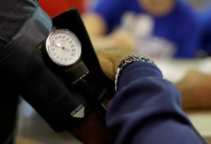 الوجبات السكرية ليلاً… كيف تؤثّر في ضغط الدم؟